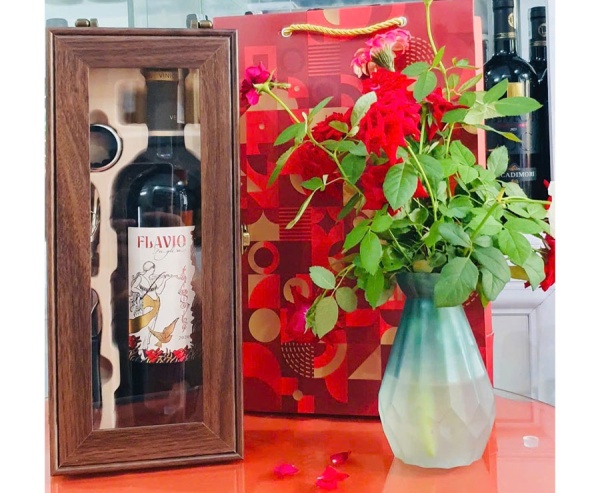 Set quà tặng Hộp Gỗ  mặt kính 1 chai  Vang Ý Flavio Primitivo