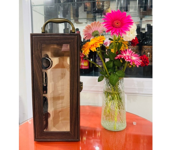 Hộp đựng 1 chai rượu bằng gỗ mặt kính 